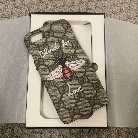 【グッチ】GG BlindforLove iPhone7/8/SEケース BG NEW GUCCI BEE 